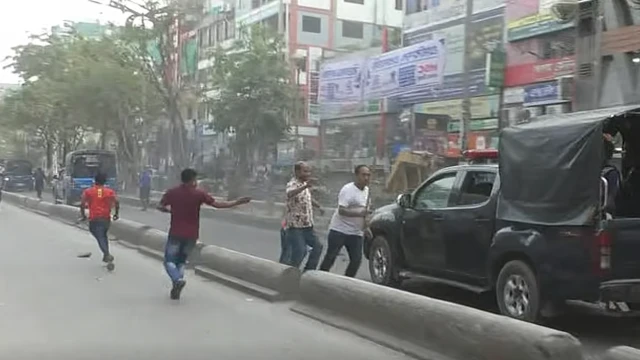 আইভীকে গ্রেপ্তার করে নেওয়ার পথে পুলিশের গাড়িবহরে হামলা, আহত ৫