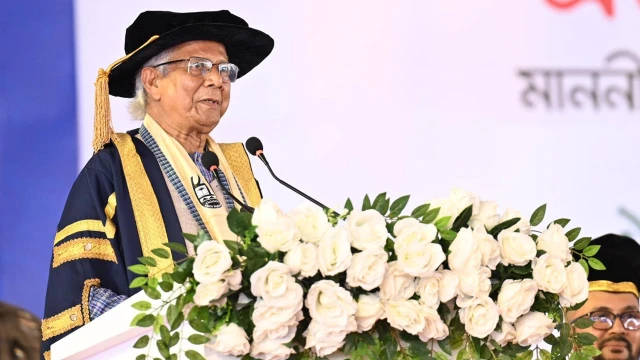 “আমরা চাইলে নতুন বিশ্ব গড়তে পারি” — চবির সমাবর্তনে প্রধান উপদেষ্টা ড. ইউনূস