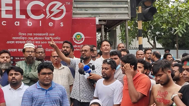 জগন্নাথ বিশ্ববিদ্যালয়ে শাটডাউন ঘোষণা, দাবির পক্ষে শিক্ষক-শিক্ষার্থীদের একজোট অবস্থান