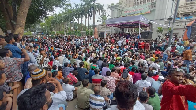 অবরোধে অচল নগরভবন, নাগরিক সেবা স্থবির