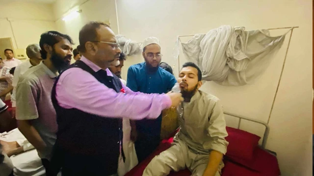 ৮০ ঘণ্টা পর অনশন ভাঙলেন ঢাবির তিন শিক্ষার্থী