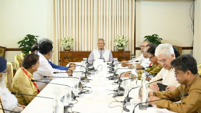 প্রধান উপদেষ্টার সঙ্গে রাজনৈতিক নেতাদের বৈঠক