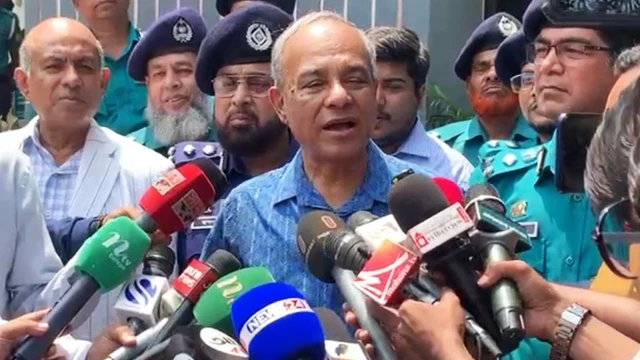 পুলিশের হাতে ভারী অস্ত্র থাকবে না: স্বরাষ্ট্র উপদেষ্টা