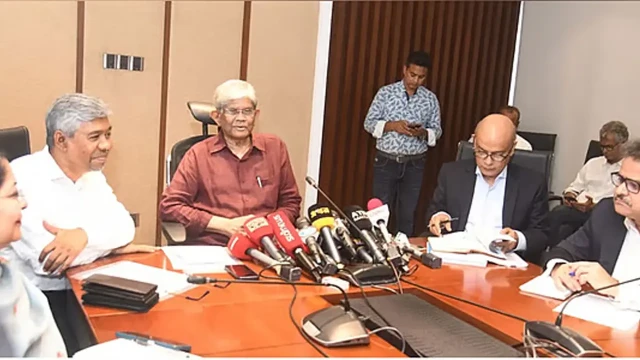 সরকারি চাকরিজীবীদের জন্য সুখবর: বিশেষ সুবিধা বাড়ছে, বাড়ছে বেতনও