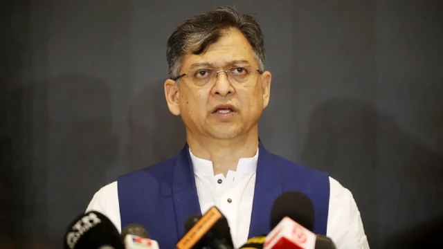 সংস্কার কার্যক্রমে আলোচনার চেয়ে খাওয়া-দাওয়াই বেশি চলছে’ — সালাহউদ্দিন আহমদ