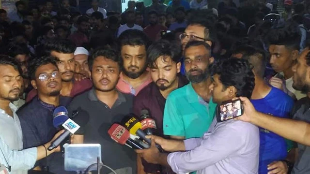 প্রেস সচিব অবরুদ্ধ ছিলেন না, খুলনায় ছিলেন অতিথি : আন্দোলনকারীরা