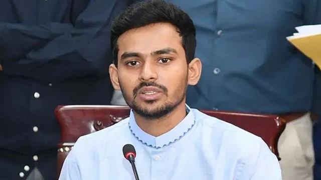 বিমানবন্দরে উপদেষ্টার ব্যাগে ম্যাগাজিন, ‘ভুলবশত’ রেখে গিয়েছেন বলে দাবি আসিফ মাহমুদের