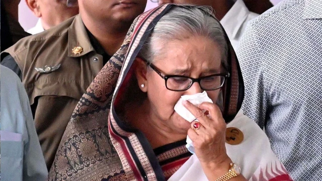 ভারতের গণমাধ্যমে শেখ হাসিনাকে নিয়ে পাল্টে যাচ্ছে আচরণ