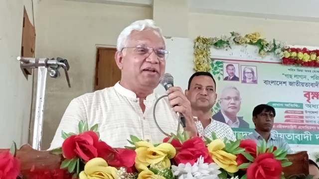 জনগণই সিদ্ধান্ত নেবে আগামীতে কাদের সেবা করার সুযোগ দেবে” — এজেডএম জাহিদ হোসেন