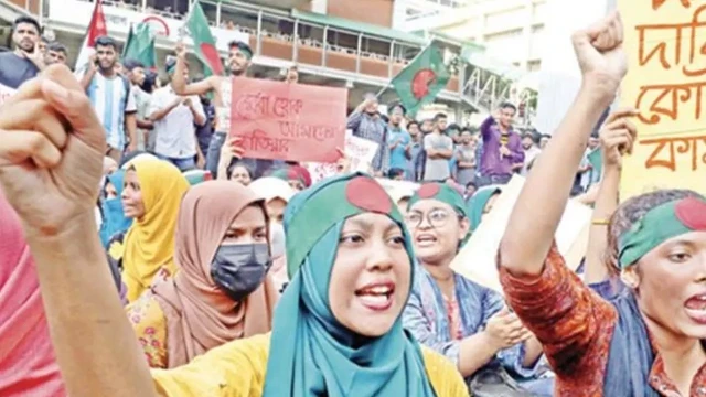 বাংলা ব্লকেডে স্থবির ঢাকা, কোটা বাতিলের দাবিতে এক দফা আন্দোলনের ঘোষণা