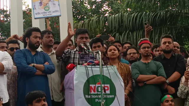 “আপনারা বেনজির-ডিবি হারুন হইয়েন না” — প্রশাসনকে হুঁশিয়ারি হাসনাতের