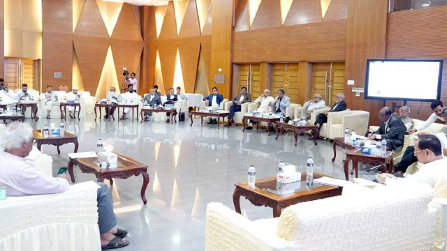 জরুরি অবস্থা ঘোষণায় মন্ত্রিসভার অনুমোদন বাধ্যতামূলক প্রস্তাবে রাজনৈতিক দলগুলো