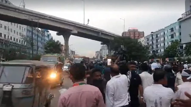 ৫ ঘণ্টা পর বনানীতে যান চলাচল স্বাভাবিক