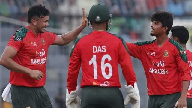 মিরপুরে টাইগারদের বোলিং তোপে বিধ্বস্ত পাকিস্তান, ১১০ রানে অলআউট