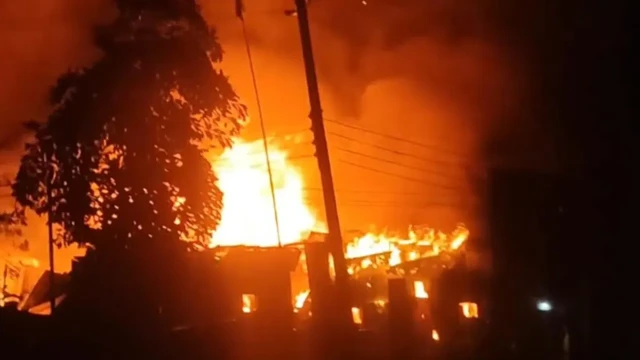 নারায়ণগঞ্জে আগুনে পুড়ল ২০টি বসতঘর