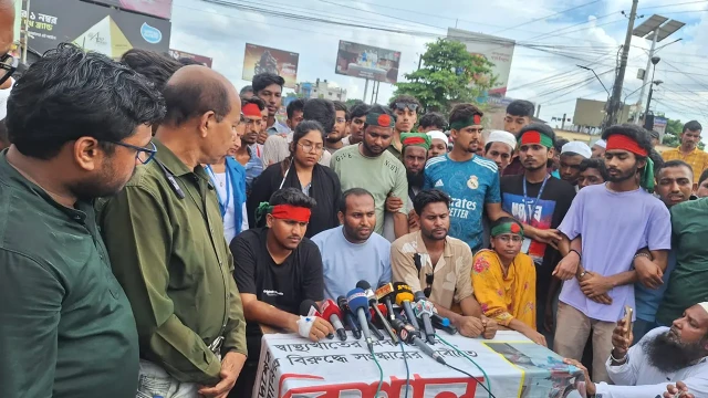 মহাসড়ক অবরোধে বরিশাল–ঢাকা যোগাযোগ বিচ্ছিন্ন, দাবিতে অটল আন্দোলনকারীরা