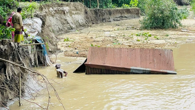 ১২ জেলায় বন্যার শঙ্কা, তিস্তার পানি বিপদসীমার ওপর
