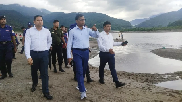 সাদাপাথর লুটপাটে জড়িতদের দ্রুত শাস্তির আওতায় আনা হবে : সিলেটের ডিসি