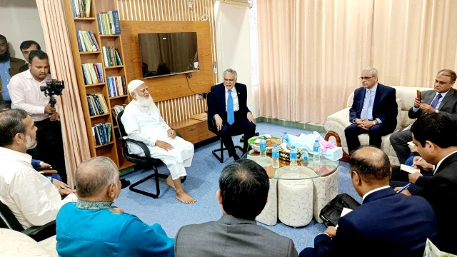 জামায়াত আমিরের স্বাস্থ্যের খোঁজ নিতে শফিকুর রহমানের বাসায় ইসহাক দার
