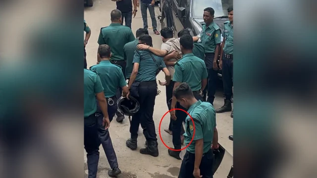আদালতে জুতা হারালেন কনটেন্ট ক্রিয়েটর তৌহিদ আফ্রিদি