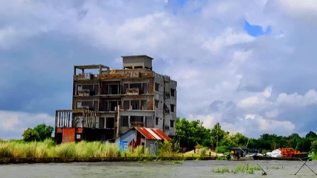 মুন্সীগঞ্জে অস্থায়ী পুলিশ ক্যাম্পে ডাকাতদের হামলা, ব্যাপক গুলিবিনিময়