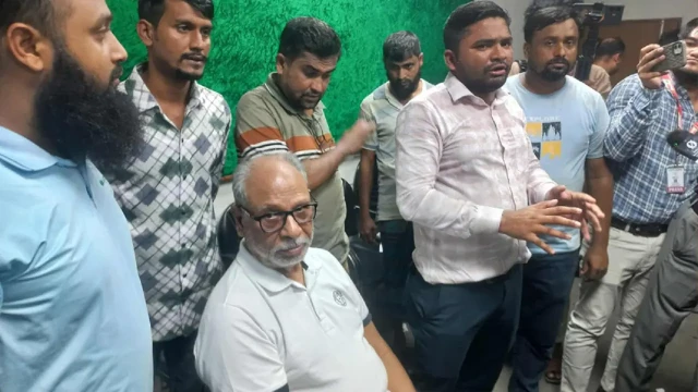 মঞ্চ ‘৭১’-এর অনুষ্ঠানে উত্তেজনা, লতিফ সিদ্দিকীসহ কয়েকজন আটক