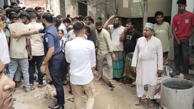 মুন্সীগঞ্জ শহরের একটি নির্মাণাধীন ভবনের সেপটিক ট্যাংক থেকে তিনজন নির্মাণশ্রমিকের মরদেহ উদ্ধার করা হয়...