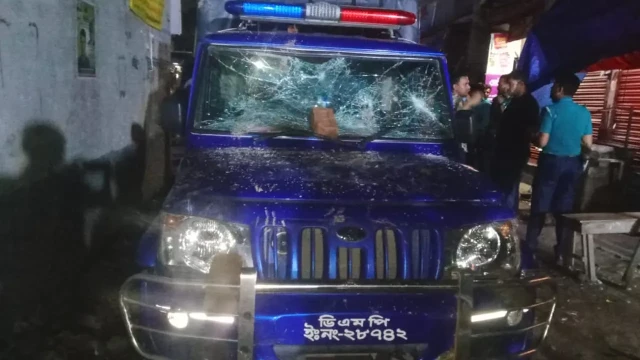 আদাবরে পুলিশের ওপর কিশোর গ্যাংয়ের হামলা, কনস্টেবল গুরুতর আহত