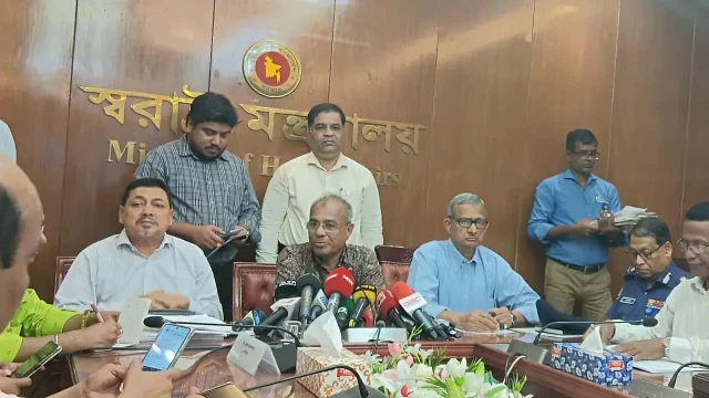সন্ধ্যা ৭টার মধ্যেই প্রতিমা বিসর্জনের নির্দেশ