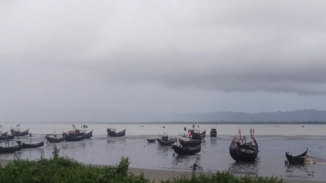 সেন্টমার্টিন উপকূলে ৪০ জেলে অপহরণ, পাঁচ ট্রলার নিয়ে গেল আরাকান আর্মি