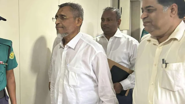 ১৯ বছর পর স্বরাষ্ট্র মন্ত্রণালয়ে লুৎফুজ্জামান বাবর