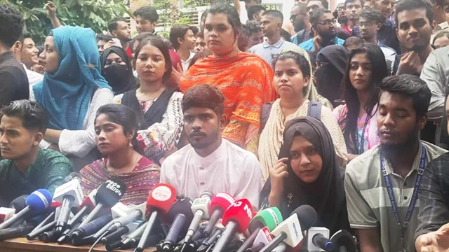 সাত কলেজকে কেন্দ্রীয় বিশ্ববিদ্যালয় করার দাবিতে শিক্ষার্থীদের হুঁশিয়ারি