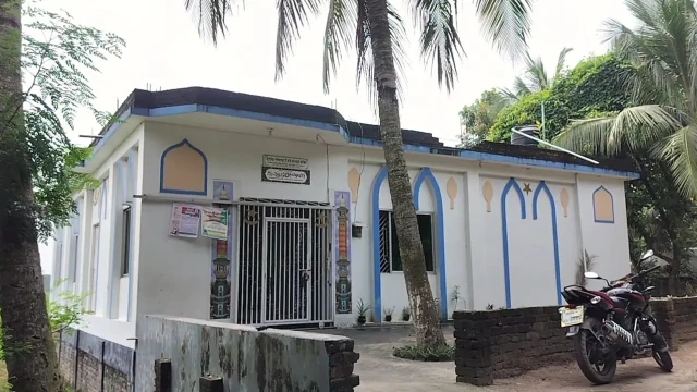 নিজের খরচে দৃষ্টিনন্দন মসজিদ নির্মাণ করলেন তামিম ইকবাল
