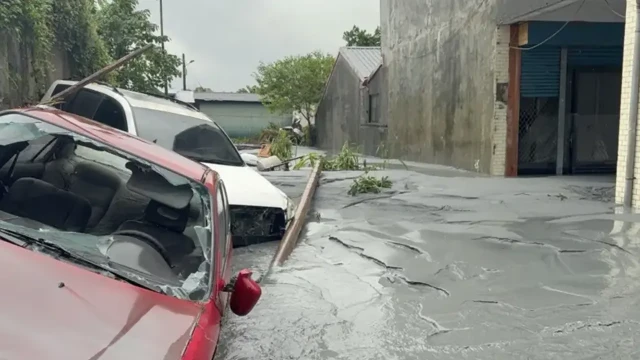 সুপার টাইফুন ‘রাগাসা’র তাণ্ডব, প্লাবিত আশ্রয়কেন্দ্রও
