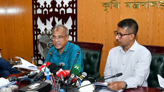 সিন্ডিকেট ভাঙা হয়েছে, সারের দাম বাড়বে না: কৃষি উপদেষ্টা