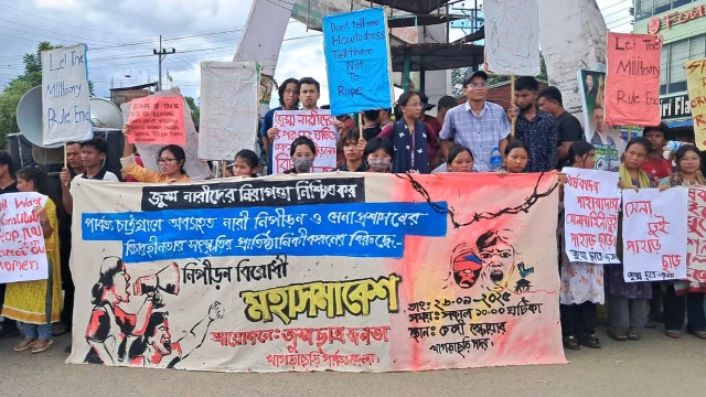 খাগড়াছড়িতে ধর্ষণবিরোধী বিক্ষোভ, সকাল-সন্ধ্যা সড়ক অবরোধের ঘোষণা