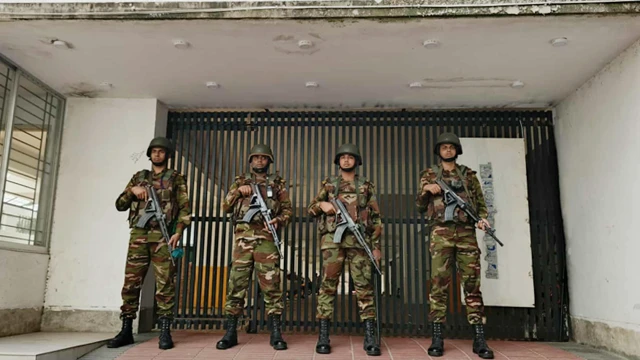 হাজী সেলিমের বাড়ি ঘিরে যৌথ বাহিনী, উদ্ধার বিলাসবহুল গাড়ি