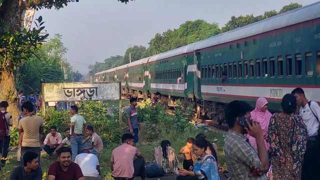 ঢাকার সঙ্গে উত্তরবঙ্গের রেল যোগাযোগ বন্ধ