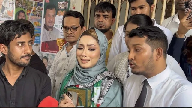 আদালতে কান্নায় ভেঙে পড়লেন মেঘনা আলম