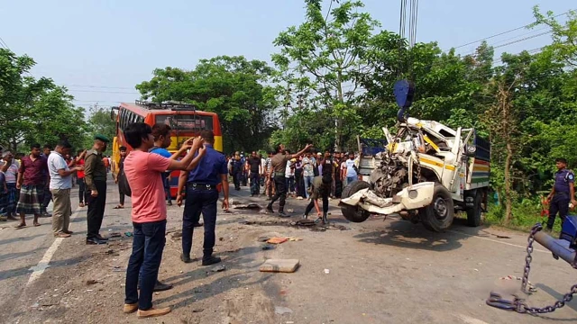 সেপ্টেম্বরে সড়ক দুর্ঘটনায় ৪১৭ জনের প্রাণহানি