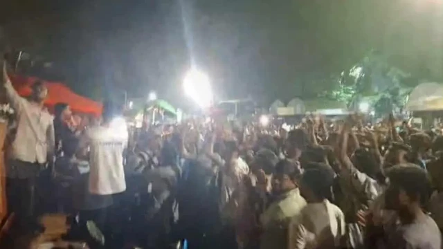 চাকসুর ফল কারচুপির অভিযোগে শাহবাগে ছাত্রদলের অবস্থান