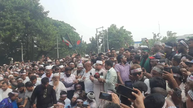 শিক্ষকদের ‘মার্চ টু যমুনা’ কর্মসূচি বিকেল ৫টা পর্যন্ত স্থগিত