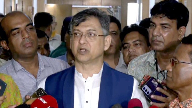 অটোপাসের মতো বিষয় সংবিধানে থাকতে পারে না: সালাহউদ্দিন আহমদ