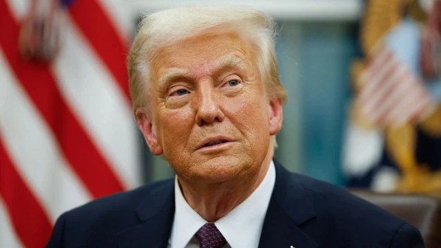 কানাডার সঙ্গে নতুন করে বাণিজ্য আলোচনায় না বসার ঘোষণা ট্রাম্পের