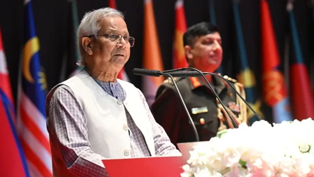 সশস্ত্র বাহিনীর প্রতি প্রধান উপদেষ্টার ঐতিহাসিক দায়িত্ব পালনের আহ্বান