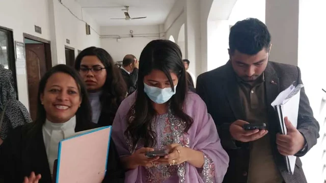 ‘নিরাপত্তাহীনতায় ভুগছি’ আদালতে তনির অভিযোগ, সাংবাদিক আকাশের রিমান্ড নামঞ্জুর