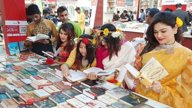 অমর একুশে বইমেলা শুরু ২০ ফেব্রুয়ারি