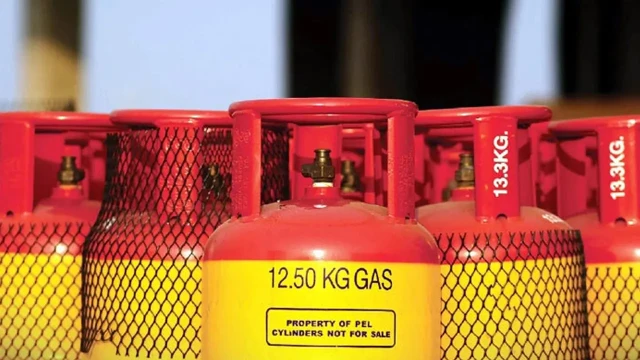 এলপিজির দাম বাড়বে নাকি কমবে,জানা যাবে রোববার