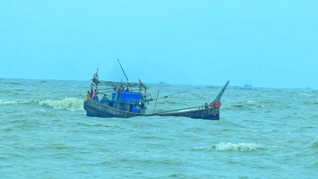 সাগরপথে মালয়েশিয়া যাওয়ার চেষ্টাকালে ২৭৩ জন আটক