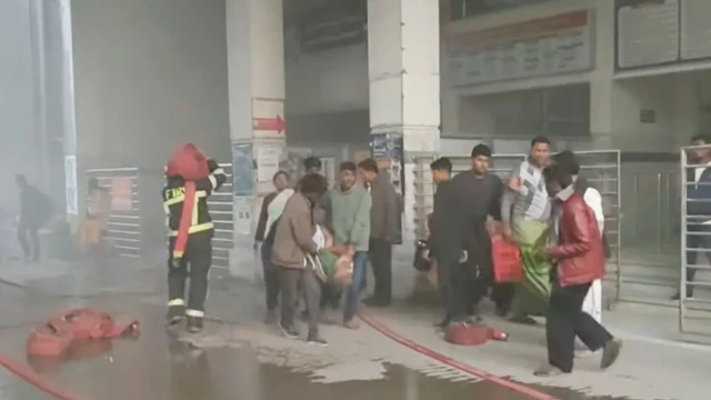 ময়মনসিংহ মেডিকেলের শিশু ওয়ার্ডের স্টোরে আগুন